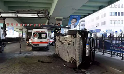 İstanbul'da kaza: Minibüs ile ambulans çarpıştı 3 yaralı!
