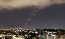 İsrail İran'a saldırdı. Şiddetli patlama sesleri