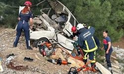 Antalya'da feci kaza: Safinaz Tekinaykut öldü. Ali Tosun, Safibaz Tosun, Remzi Burgurlar ağır yaralı