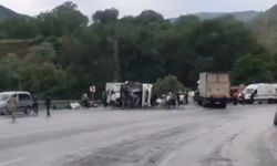 Van Bitlis kara yolunda yolcu otobüsü TIR'la çarpıştı. 2 kişi öldü 30 kişi yaralandı