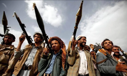 Yemen'de Husiler biri ABD'ye ait 2 dev gemiyi füzelerle vurdular!