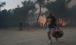 İzmir cayır cayır yanıyor. Evler boşaltılıyor insanlar kaçıyor