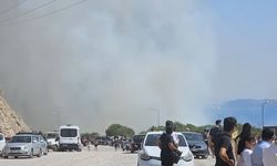 İzmir'de büyük yangın. Evlerden kaçıyorlar. Kara yolu kapatıldı