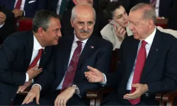 KKTC'deki törende sürpriz anlar! Erdoğan ve Özel arasında samimi sohbet