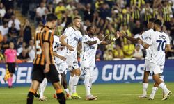 Fenerbahçe gol yağdırdı Mert Hakan orta sahadan gol attı