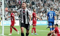 Beşiktaş Antalyaspor'a 4 attı liderliğe çıktı