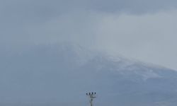 Bitlis'in yüksek kesimlerinde kar yağışı başladı