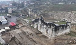 Konuralp Antik Tiyatrosu'nda Tarihi Alt Yapı Sistemi ve Kilise Kalıntısı Gün Yüzüne Çıkarıldı