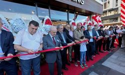 AK Partili başkan, Burger King açılışını "Zulmü alkışlayamam" şiiriyle savundu.