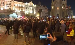 Sırbistan'da çatısı çöken belediye binası için halk ayakta: 14 kişinin ölümü üzerine öfke dinmiyor!