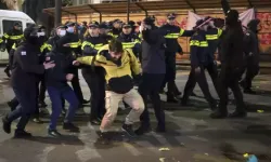 Tiflis'te gerginlik: Seçim sonuçlarını protesto eden göstericilere polis müdahalesi