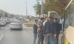 Aracını otobüs durağına çekti, kendisini uyaran şoföre silah çekti