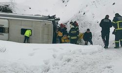 Erzincan'da yolcu otobüsü şarampole devrildi!