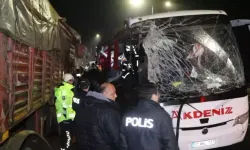 Denizli'de yolcu otobüsü TIR'a çarptı: 1 kişi öldü, 20 kişi yaralandı