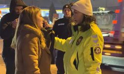 Polisi görünce aracını ve yanındaki kadını bırakıp kaçtı