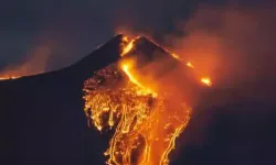 Etna Yanardağı’nda güçlü lav akışı!