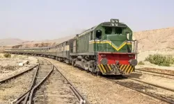 Pakistan'da tren saldırısı! Militanlar 450 yolcuyu rehin aldı