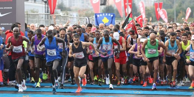İstanbullulardan  maraton organizasyonuna tepki: İBB yuhalandı!