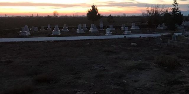 Akşam vakti mezarlığa giden vatandaşlar hayatlarının en korkunç görüntüsüyle karşılaştı
