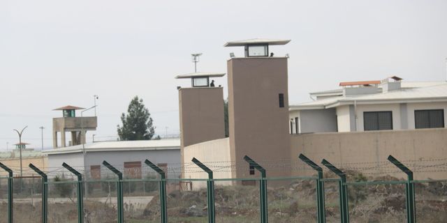 Diyarbakır D Tipi Yüksek Güvenlikli Kapalı Ceza İnfaz Kurumu boşaltıldı! Yüzlerce tutuklu başka yerlere sevk edildi