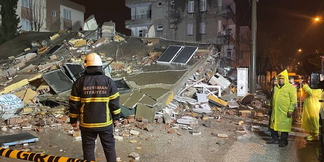 Adıyaman'da yağmur yağdı, 5 katlı bina çöktü