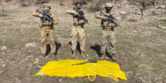 Bakan Soylu bu fotoğrafla duyurdu: Türkiye'deki en üst düzey terörist sarı torbada!