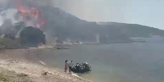 İzmir cayır cayır yanıyor. Uçak seferleri de yapılamıyor