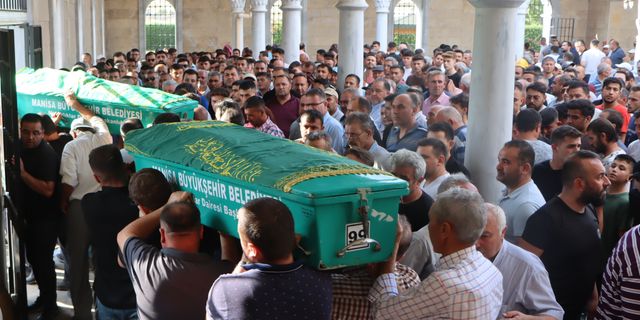 Salihli'de korkunç kaza: Adem Yüce, Oktay Yüce, Bekir Sarı, Burak Sarı öldü
