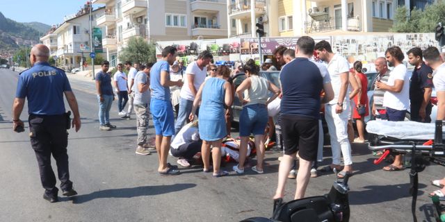Fethiye'de motosiklete otomobil ve kamyonet çarptı: Ayşe Akçin öldü. Şeyma Adikti ve Ferdi Yıldız yaralandı
