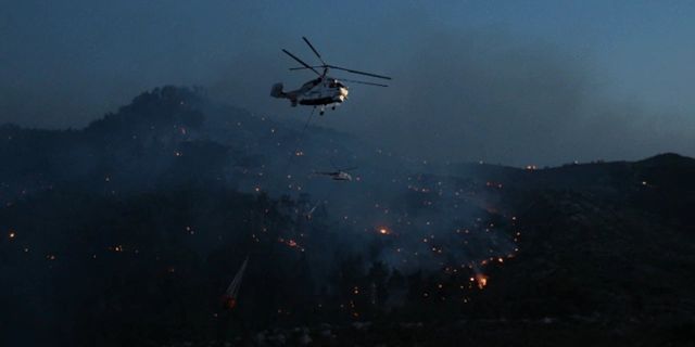 İzmir'de yangına müdahale eden helikopter baraja düştü. 3 personel aranıyor