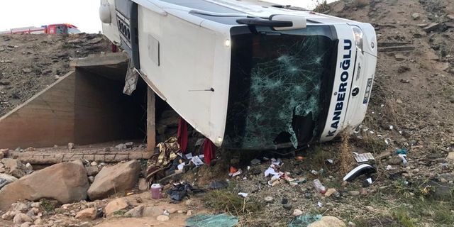 Erzurum'da Kanberoğlu firmasının yolcu otobüsü devrildi: 3 kişi öldü, 22 kişi yaralandı