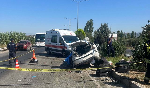 Manisa'da feci kaza: İrfan Saraç ve eşi Emre Saraç öldü