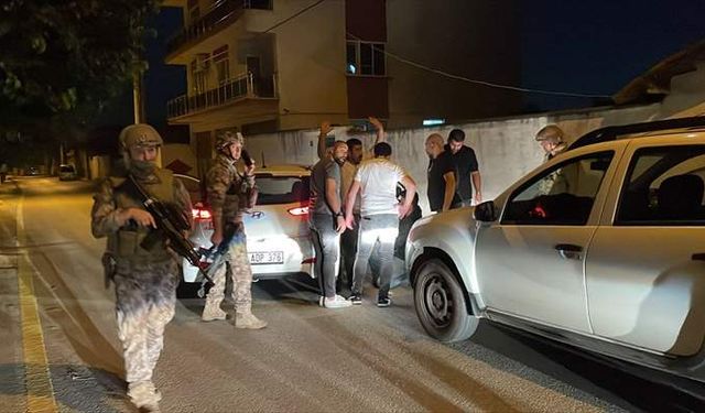 Aydın'da bir kişi polisi bıçakladı