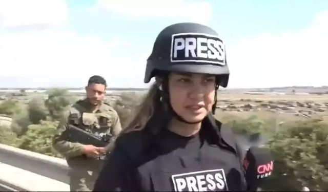 Fulya Öztürk'ün zor anları. İsrail askeri CNN Türk ekibine silah çekti