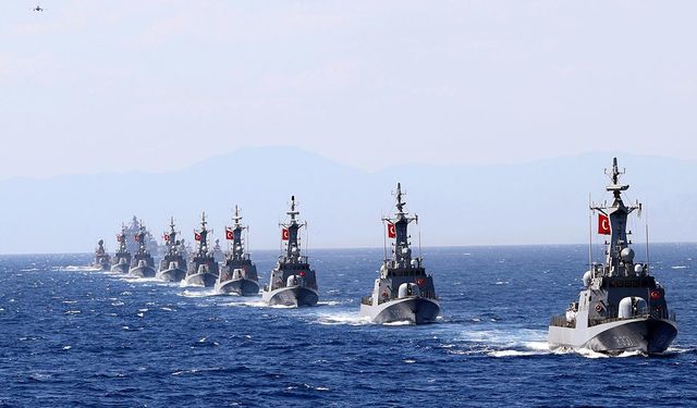 İsrail'in Gazze'ye saldırıları sürerken Türkiye bölgeye donanmasını gönderiyor