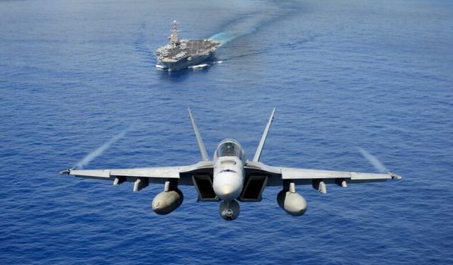 Doğu Akdeniz'de ABD askeri uçağı düştü