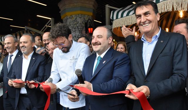 AK Parti'li Mustafa Varank, Bursa'da restoran açtı!