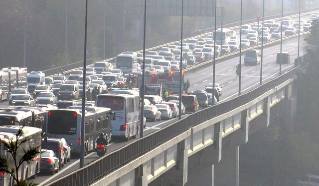 İstanbul trafiğini kilitleyen kaza. 8 araç karıştı