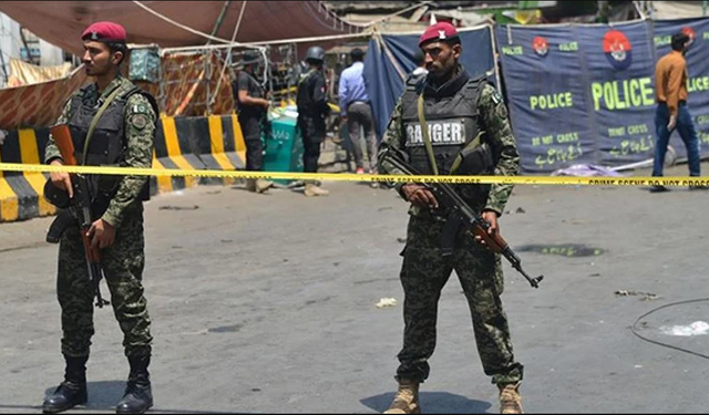 Pakistan'da karakola saldırı: 23 asker öldü!