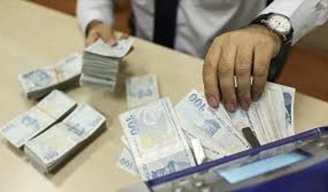 100 bin liranın aylık faizi kaç lira oldu? Yatır bankaya yaslan arkaya