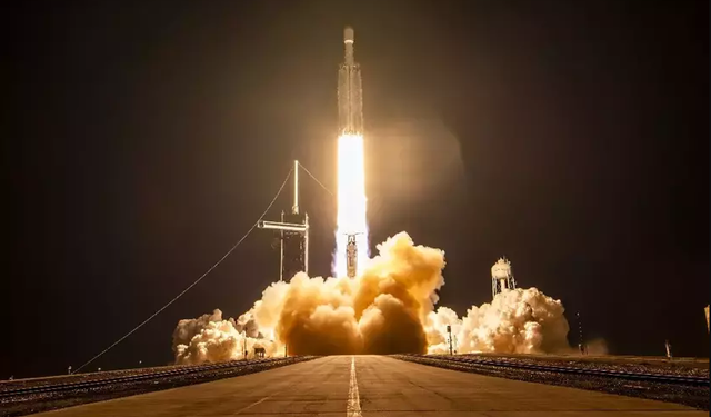 Gizli bir görev: Falcon Heavy 7.kez  yörüngeye gönderildi!