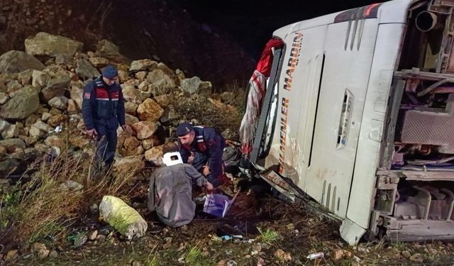 Mersin'de yolcu otobüsü devrildi. 9 kişi öldü, 30 kişi yaralandı