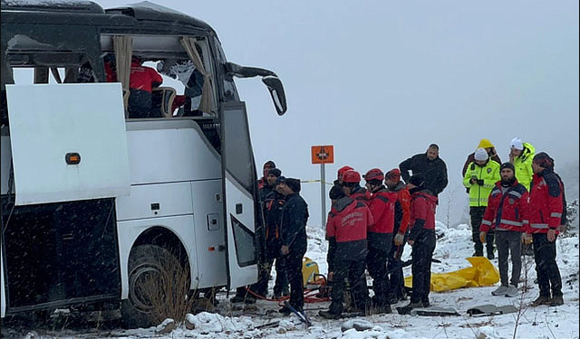 Kars'ta otobüs kazası: İlk belirlemelere göre 2 ölü 8 yaralı