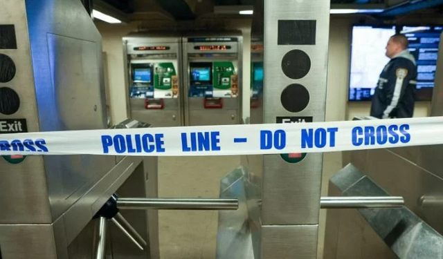 New York metrosunda silahlı saldırı: 1 ölü 5 yaralı
