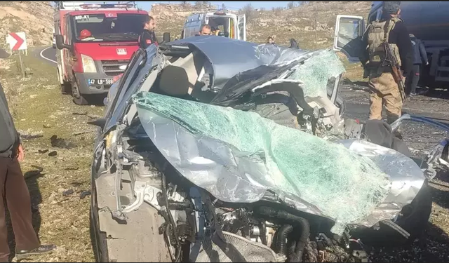 Mardin'de feci kaza: TIR ile otomobil çarpıştı 1 ölü, 1 yaralı