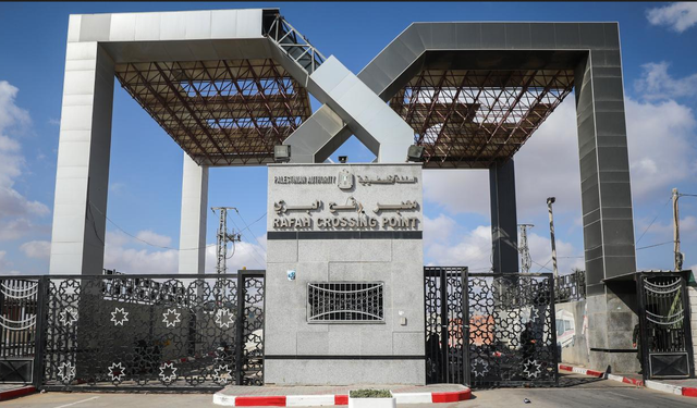 İsrail Refah'ta Mısır'a açılan sınır kapısını ele geçirildi!