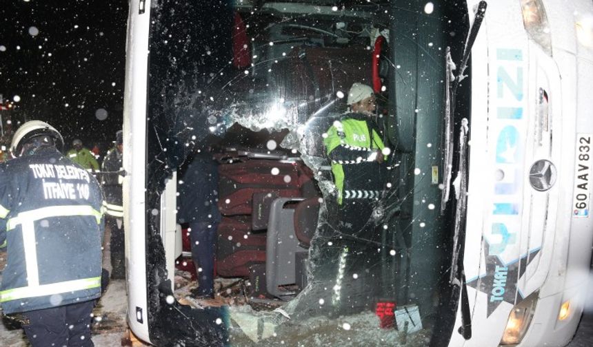 Tokat'ta devrilen yolcu otobüsünün muavini Mert Balcı öldü