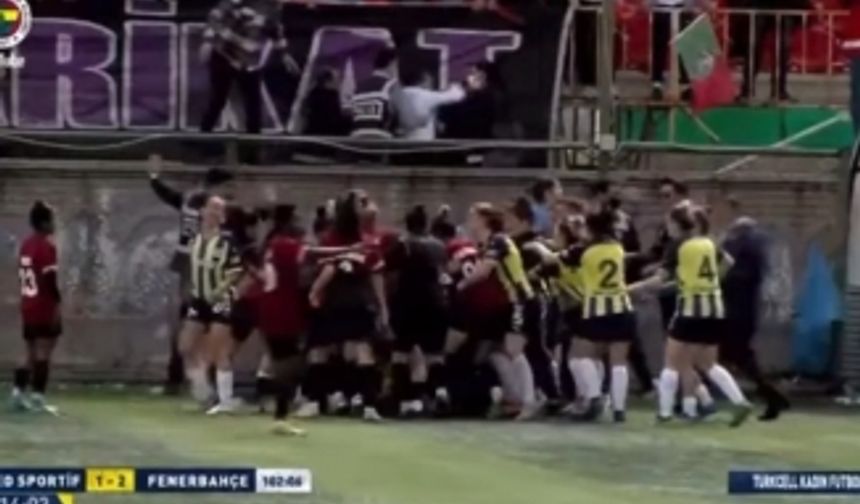 Kadınlar Futbol Ligi'nde Amed Sportif-Fenerbahçe maçında büyük kavga: Futbolcular tekme tokat birbirine girdi