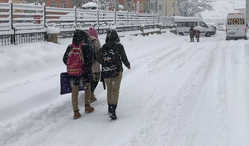 İstanbul'da şiddetli kar yağışı beklentisi nedeniyle eğitime bir gün ara verildi