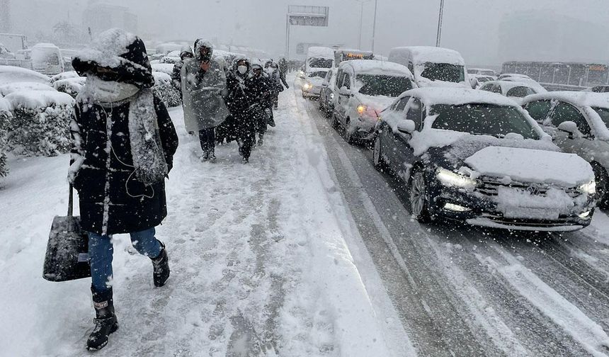 Meteoroloji tarih verdi: İstanbul'a ne zaman kar yağacak?